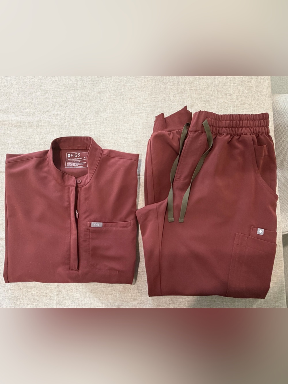 FIGS Walnut Women’s Montex Scrub Top Medium and Uman Relaxed Jogger Pants Large